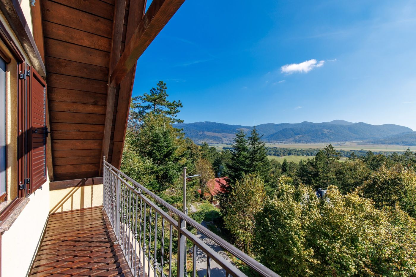 Finnish sauna with infrared and chromotherapy Hillside Lodge