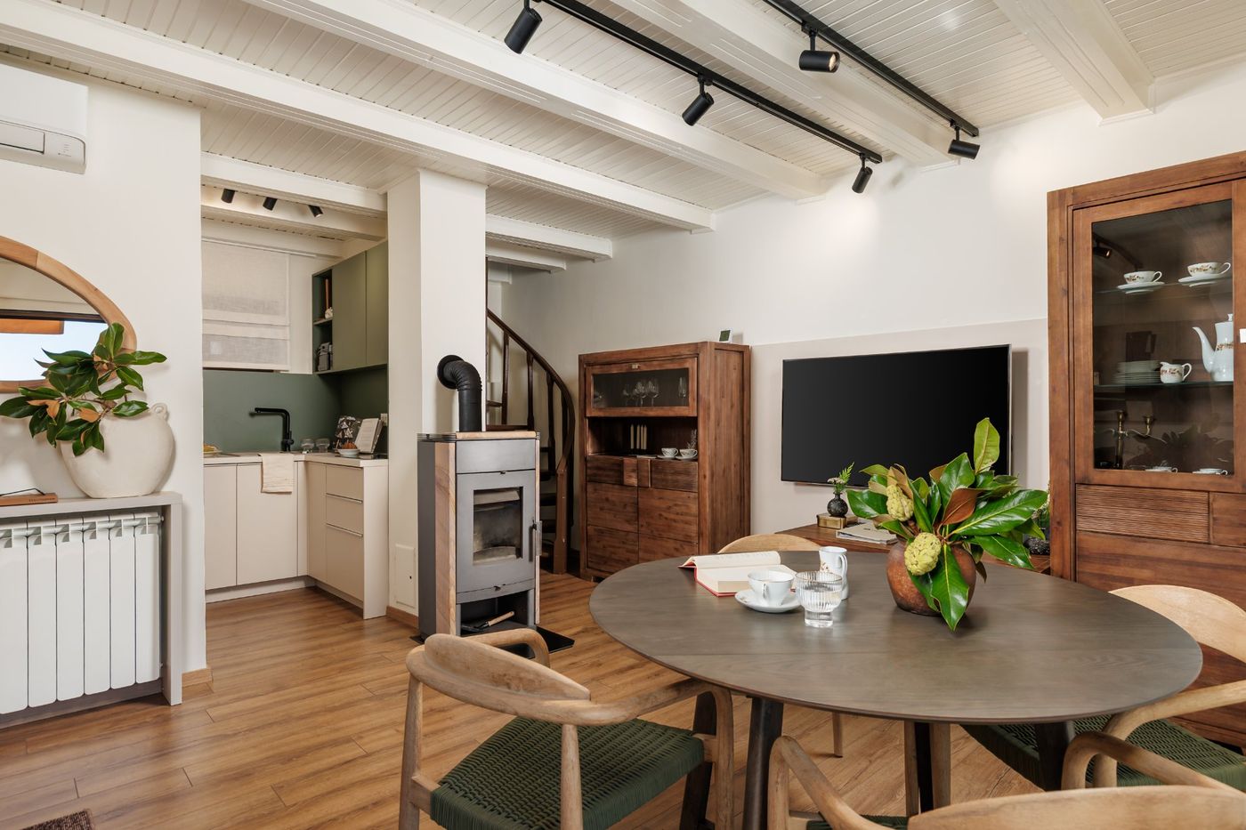 Indoor massage bath with chromotherapy rain shower