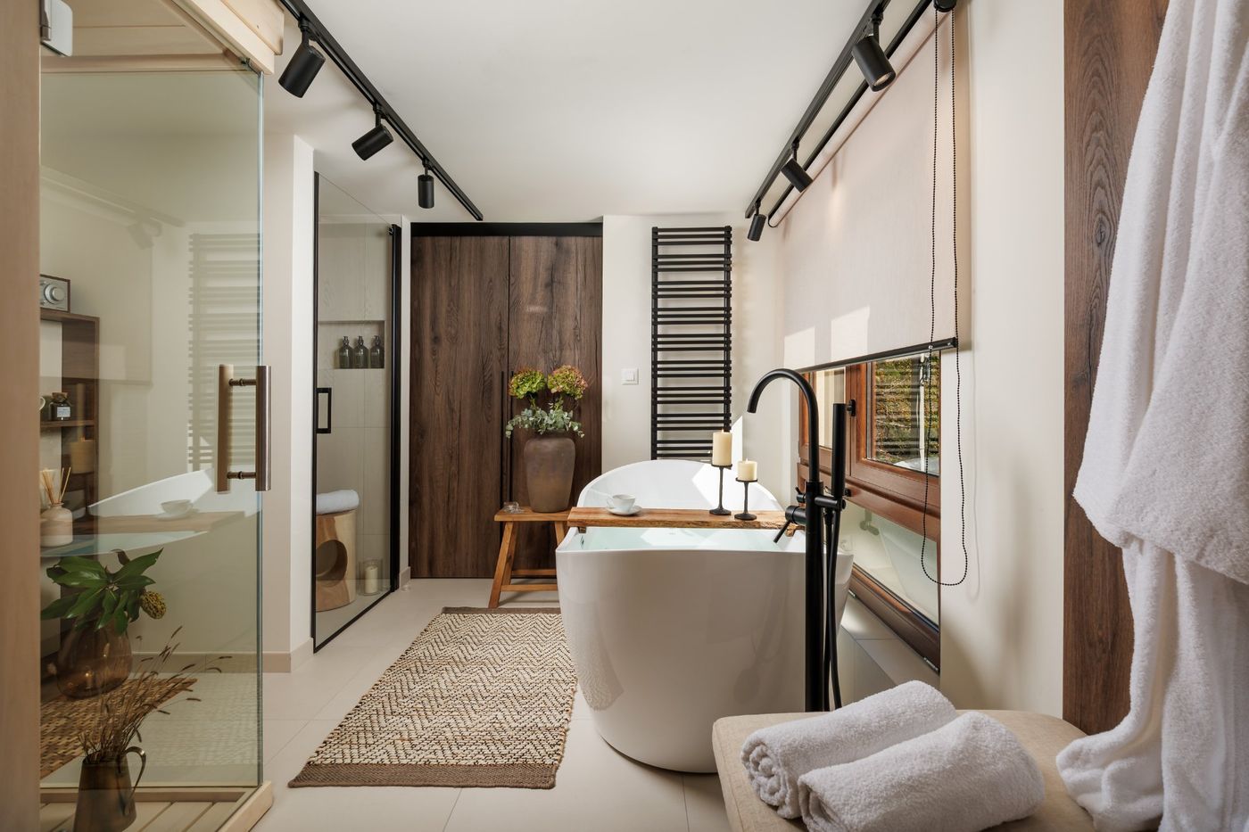 Bathroom rain shower spa grade Hillside Lodge